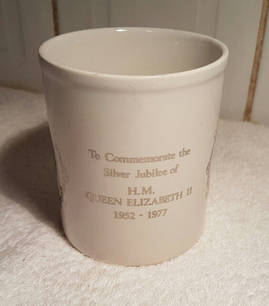 QUEEN ELIZABETH II SILVER JUBILEE CELEBRATION MUG 1977