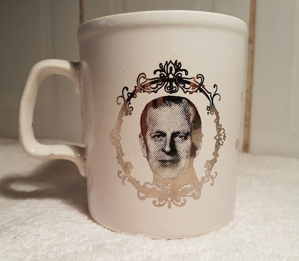 QUEEN ELIZABETH II SILVER JUBILEE CELEBRATION MUG 1977