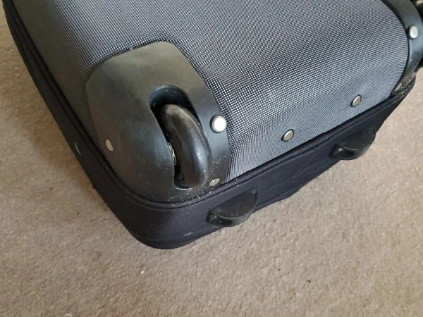 INFINITY CABIN SUITCASE Hybrid 2 Wheels Lock Expandable Only Used Once Was £135