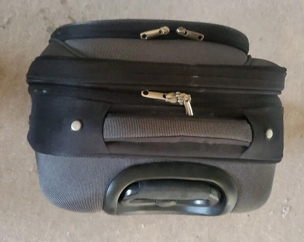 INFINITY CABIN SUITCASE Hybrid 2 Wheels Lock Expandable Only Used Once Was £135